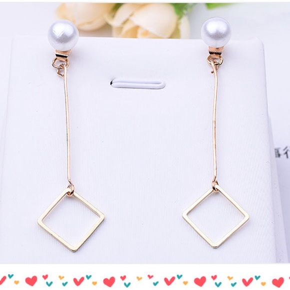 Jewelry - 🛍 White Faux Pearl Drop Earrings